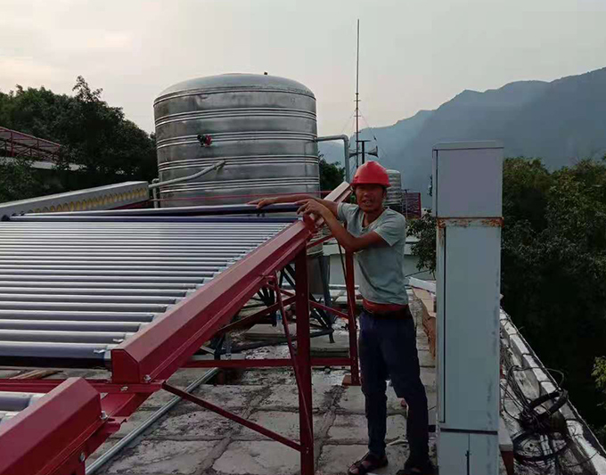 雲南房(fáng)頂空氣能太陽能熱水器(qì)安裝工程